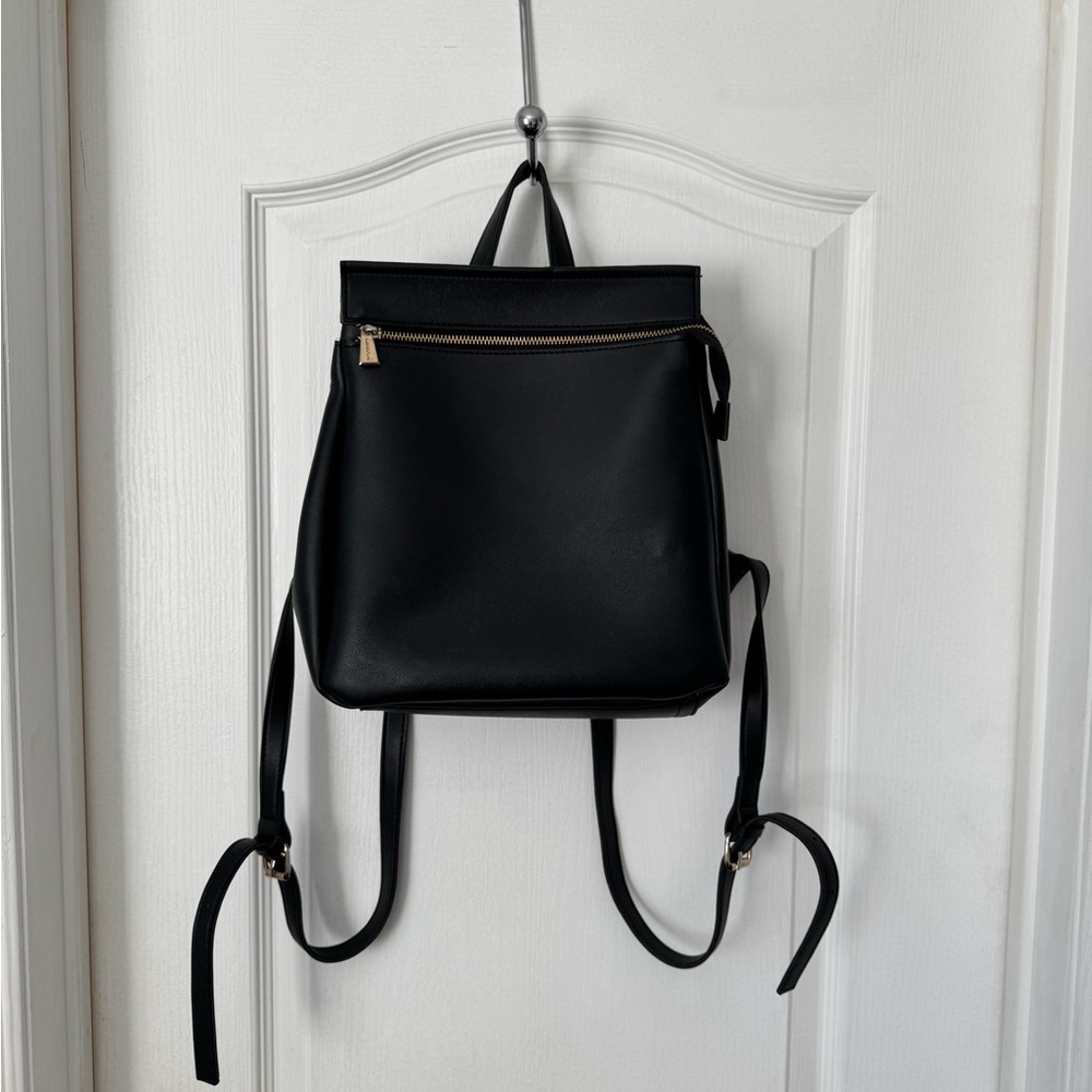 Simple miniso leather backpack with gold zipper